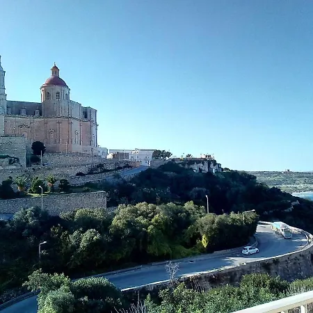 Unique Views, Sea Breeze شقة *