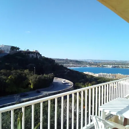 Unique Views, Sea Breeze Apartment *