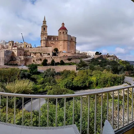 Unique Views, Sea Breeze Apartment *
